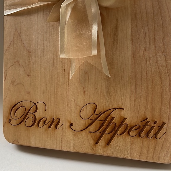✨NWOT bon appetite engraved wooden cutting board - Picture 5 of 10